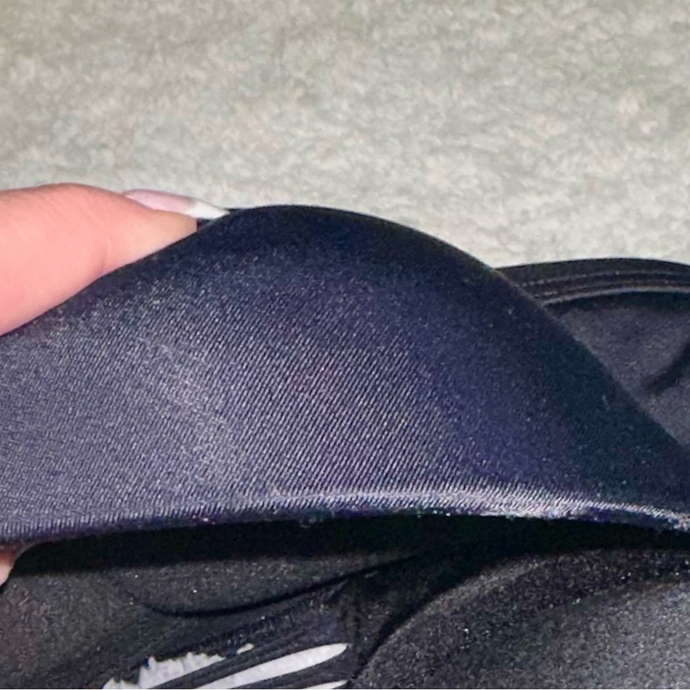 Victoriaβs Secret size 34D push-up, black swimsuit top. Perfect conditionπ€ - Picture 8 of 10